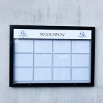 Vitrine d'affichage enfilade