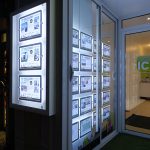 Vitrines Porte Affiche et Ecran pour agence immobilière